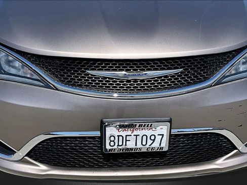 Used 2018 Chrysler Pacifica Touring Plus w/ Tire & Wheel Group FWD image 30