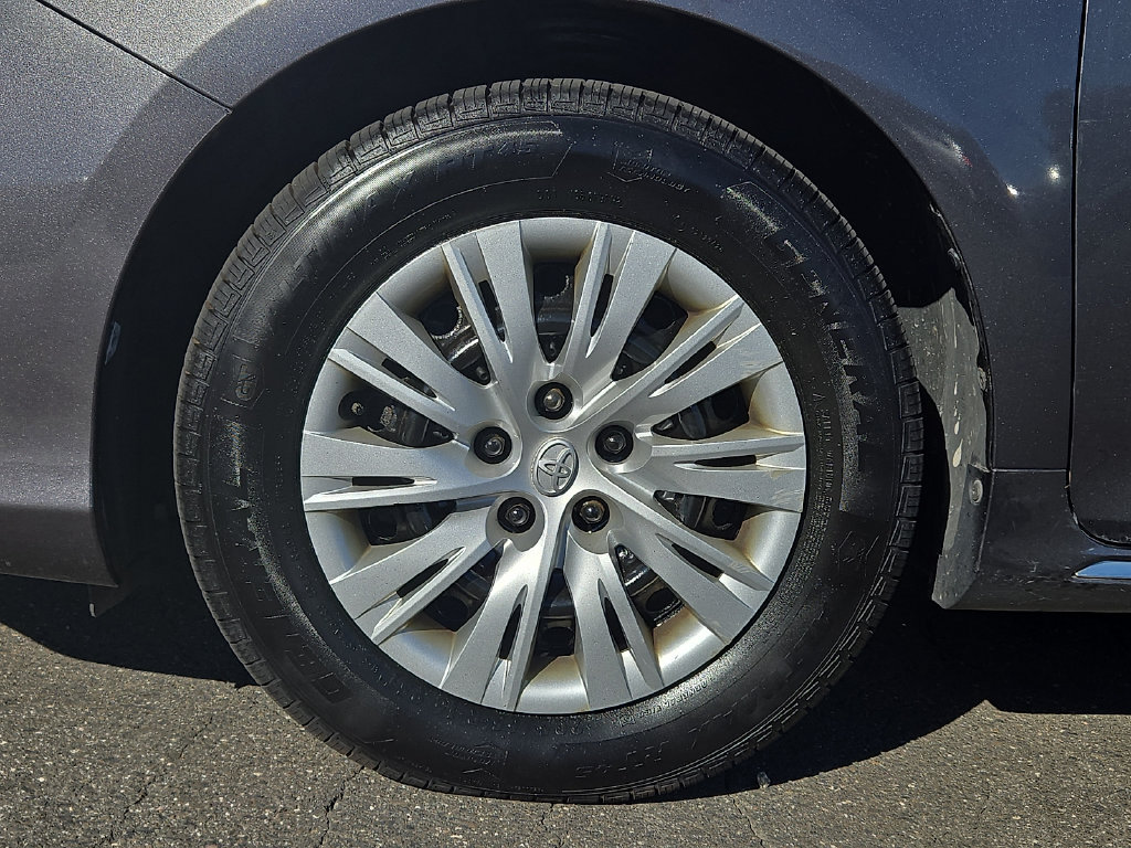 Used 2012 Toyota Camry LE FWD image 9