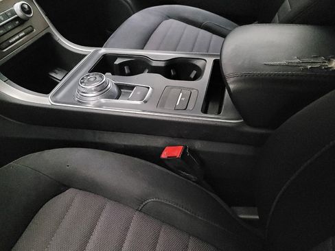 Used 2021 Ford Edge SE image 26