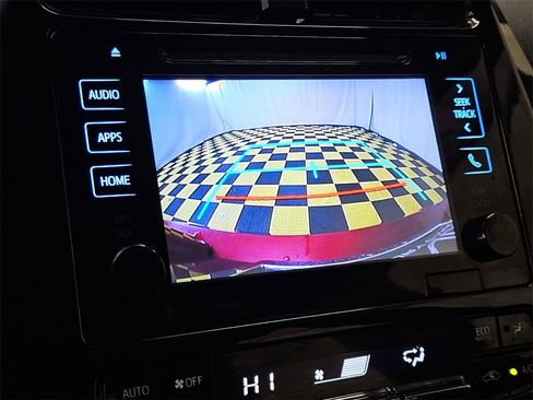 Used 2018 Toyota Prius Three image 28