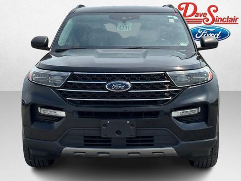 Used 2022 Ford Explorer XLT w/ Equipment Group 202A AWD/4WD image 2