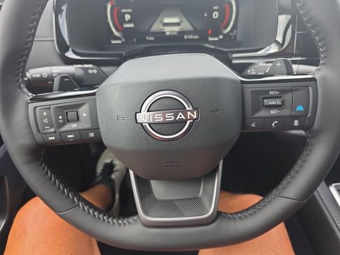 New 2026 Nissan Pathfinder SL w/ SL Premium Package FWD image 9