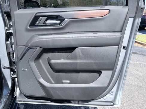 Used 2025 GMC Yukon XL Denali RWD image 36