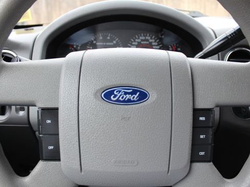 Used 2006 Ford F150 XLT image 25