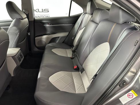 Used 2018 Toyota Camry XLE image 17