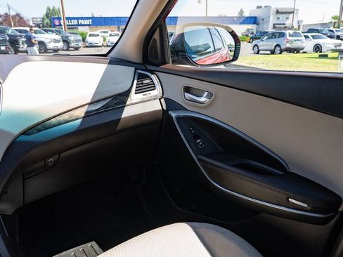 Used 2018 Hyundai Santa Fe SE AWD/4WD image 11