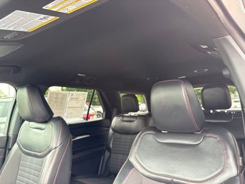 Certified 2025 Ford Explorer ST-Line w/ Premium Package RWD image 34