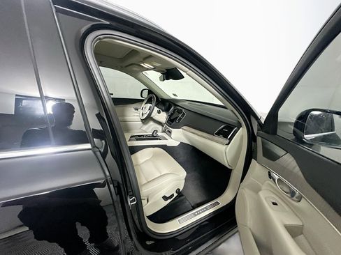 Used 2024 Volvo XC90 B6 Plus AWD/4WD image 34