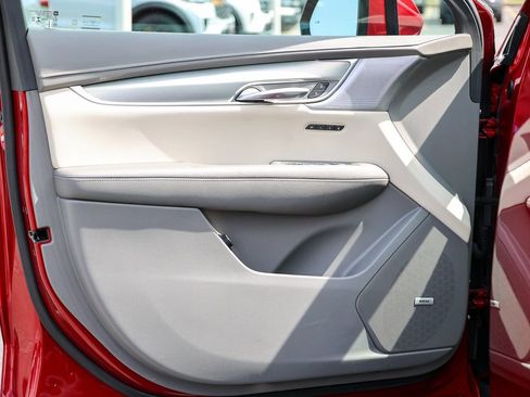 Used 2021 Cadillac XT5 Premium Luxury w/ LPO, Floor Liner Package image 4