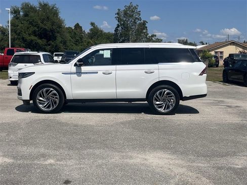 New 2025 Lincoln Navigator Reserve image 2