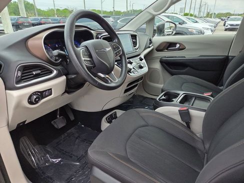 Used 2019 Chrysler Pacifica Touring Plus w/ Advanced Safetytec Group FWD image 25