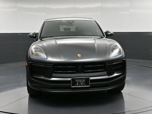 Certified 2025 Porsche Macan image 11