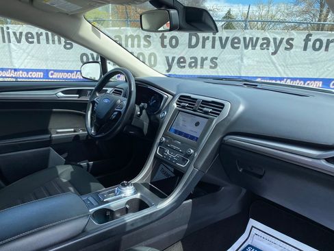 Used 2020 Ford Fusion SE FWD image 16