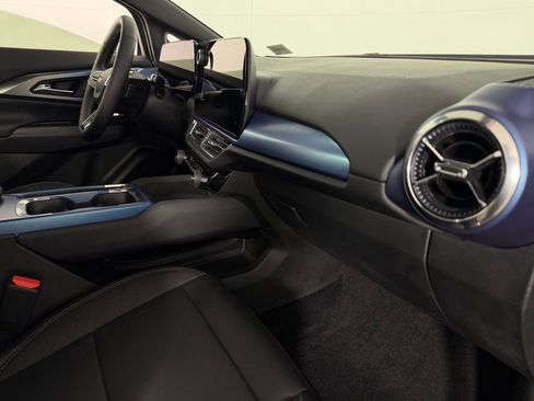 Used 2025 Chevrolet Equinox EV LT w/ Convenience Package image 33