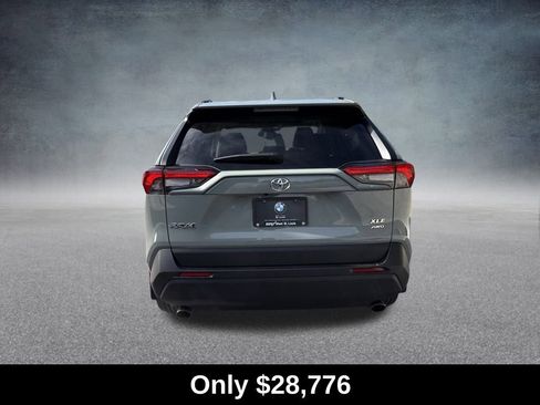 Used 2021 Toyota RAV4 XLE Premium image 4