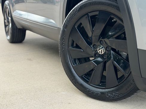 Certified 2026 Volkswagen Atlas SE FWD image 2