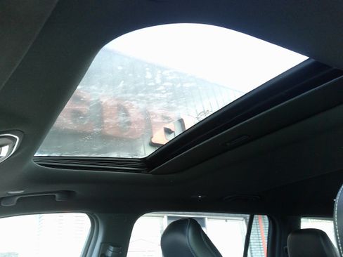 Used 2022 Jeep Grand Cherokee L Laredo image 16