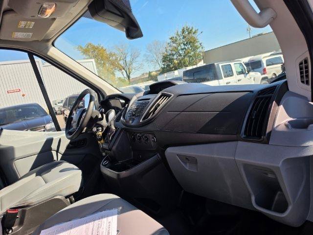 Used 2019 Ford Transit 250 130 Medium Roof RWD image 9