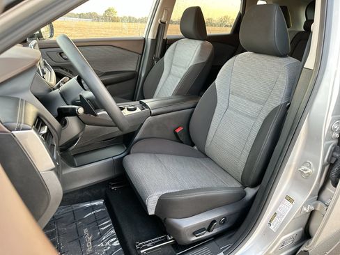 Used 2023 Nissan Rogue SV AWD/4WD image 11