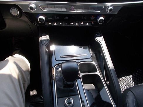 Used 2023 Kia Telluride EX w/ EX Captain's Chair Package image 21