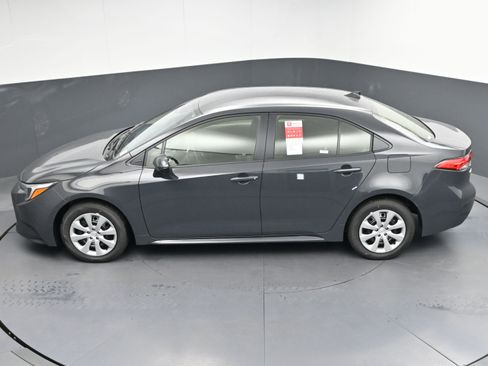 Used 2025 Toyota Corolla LE image 33