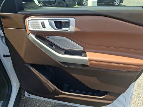 Used 2021 Ford Explorer King Ranch w/ Premium Technology Package AWD/4WD image 14