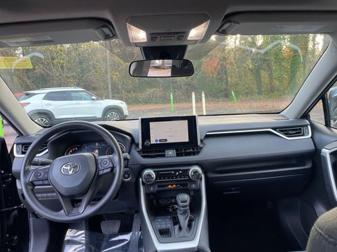 Used 2025 Toyota RAV4 XLE image 29
