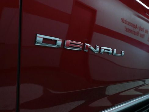 Used 2023 GMC Yukon XL Denali image 41