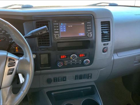 Used 2016 Nissan NV 3500 SL image 6