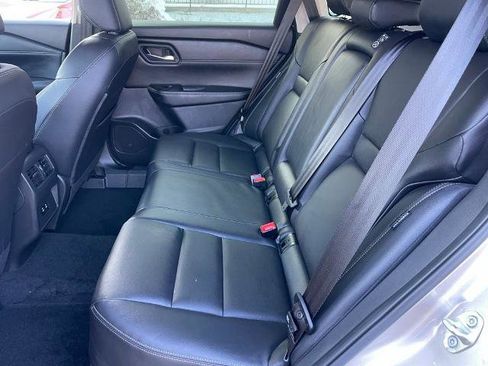 Used 2025 Nissan Rogue SL AWD/4WD image 8