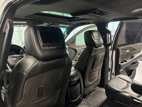 Used 2018 Cadillac Escalade Platinum AWD/4WD image 37
