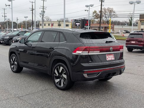 Used 2025 Volkswagen Atlas Cross Sport SE image 5