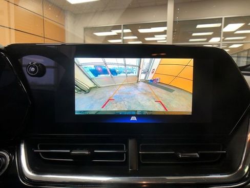 Used 2026 Chevrolet Trax RS w/ Sunroof Package image 16