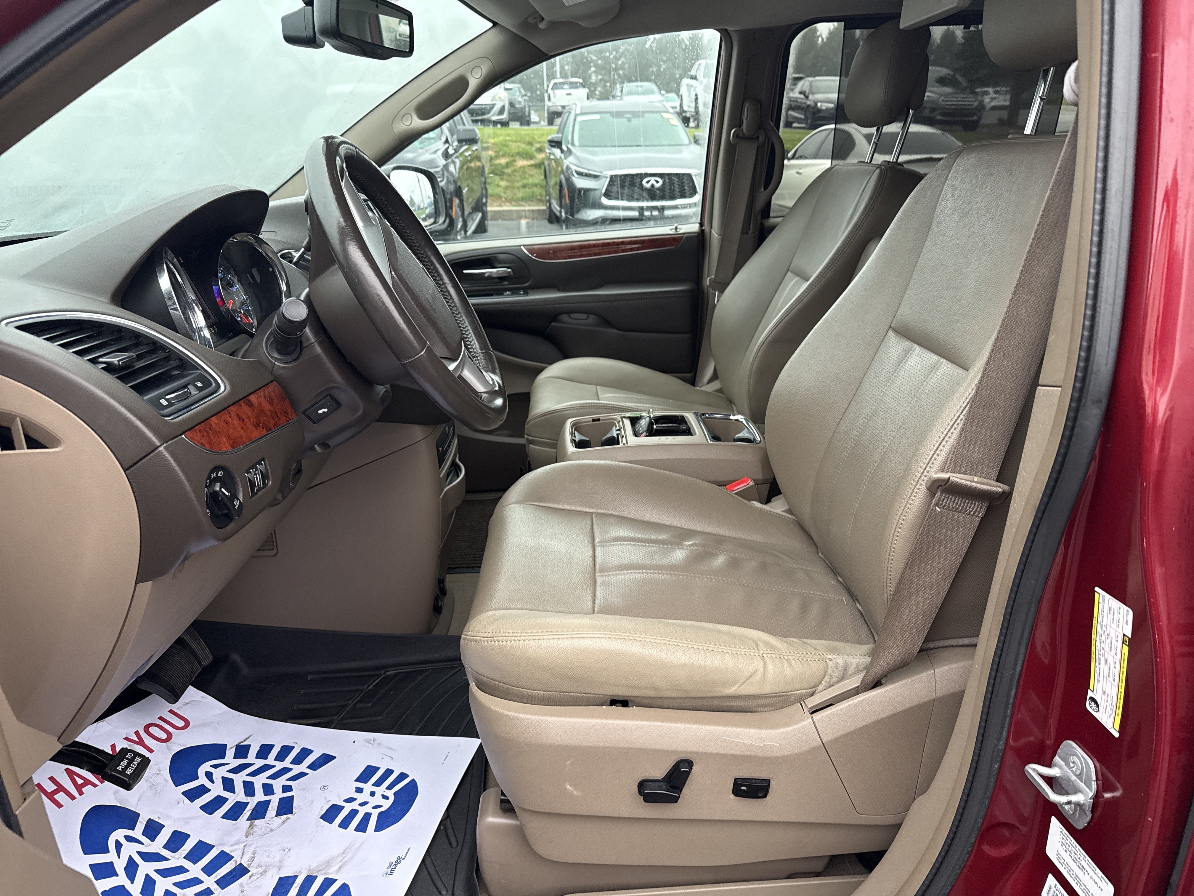 Used 2014 Chrysler Town & Country Touring-L w/ Driver Convenience Group FWD image 17