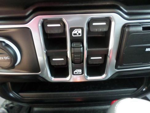 Used 2022 Jeep Wrangler Unlimited Sahara AWD/4WD image 15