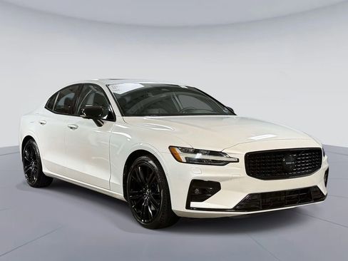 Used 2023 Volvo S60 B5 Plus w/ Climate Package FWD image 9