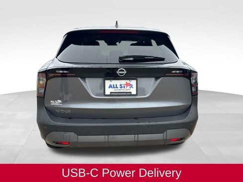 Used 2025 Nissan Kicks SV w/ Charging Package image 9