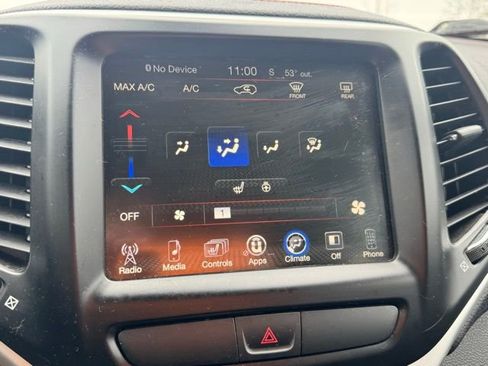 Used 2017 Jeep Cherokee Trailhawk w/ Cold Weather Group image 28