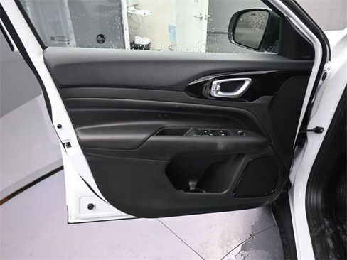 New 2026 Jeep Compass Latitude image 40