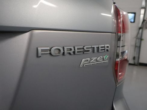Used 2015 Subaru Forester 2.5i Touring AWD/4WD image 11