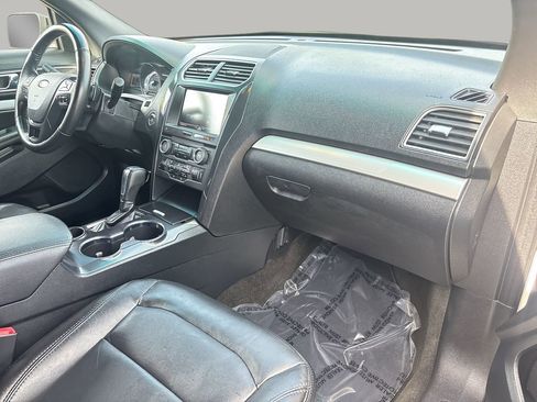 Used 2016 Ford Explorer XLT w/ Equipment Group 202A image 7