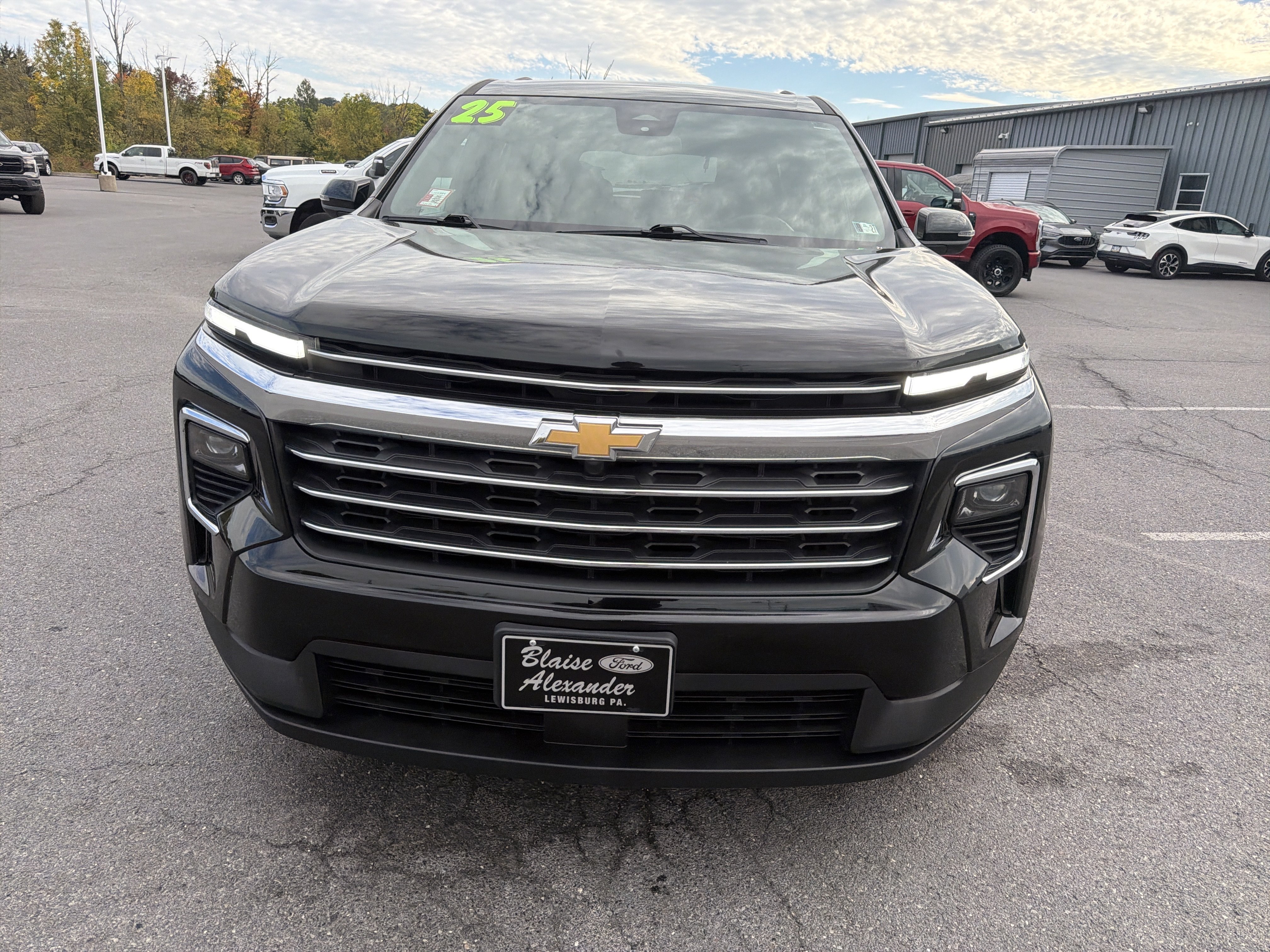 Used 2025 Chevrolet Traverse LT AWD/4WD image 9