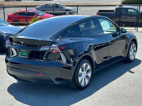 Used 2024 Tesla Model Y Long Range AWD/4WD image 5