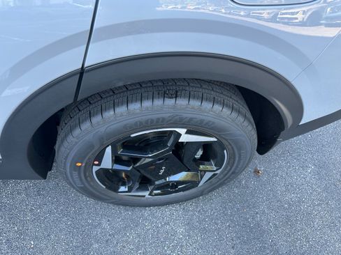 New 2026 Kia Sportage EX image 9