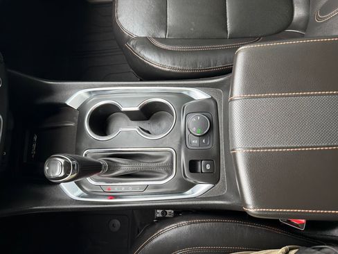 Used 2019 Chevrolet Traverse Premier w/ Redline Edition image 24