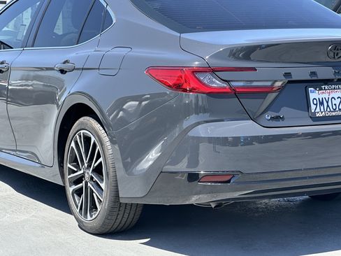 Used 2025 Toyota Camry XLE FWD image 5