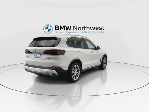Used 2025 BMW X5 xDrive40i w/ Parking Assistance Package AWD/4WD image 3