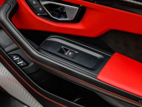 Used 2020 Lamborghini Urus image 97