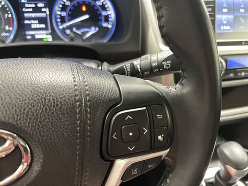 Used 2019 Toyota Highlander XLE image 41