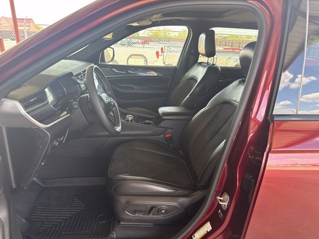 Used 2023 Jeep Grand Cherokee L Laredo AWD/4WD image 13